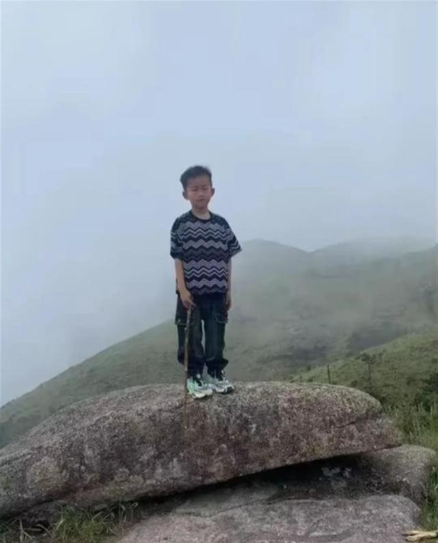 在1800米山顶失踪24小时通宵搜救无进展AG旗舰厅·(中国)网站突发！福建8岁男童(图2)